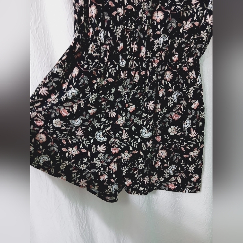 3 X$25. Old Navy Multicolor hole back romper with pockets and elastic waist Sz S - Picture 5 of 14